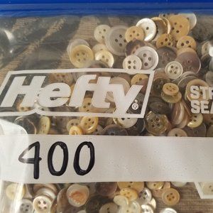 400 Vintage Mother of Pearl buttons, Arts & Crafts